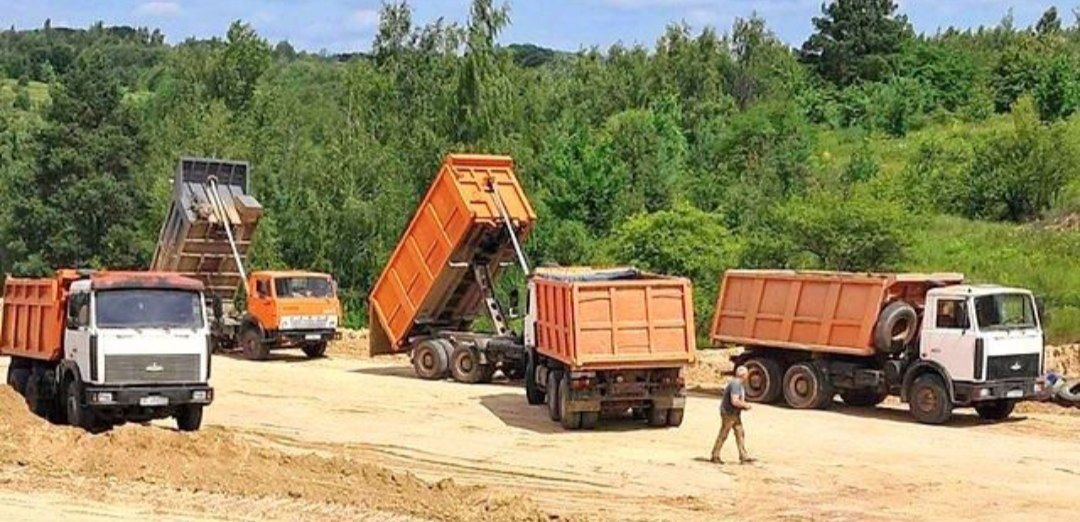 Самосвалы на объекте